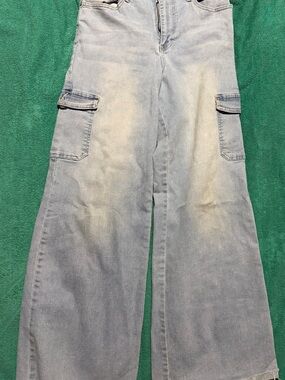 Light Wash Cargo Wide-Leg women’s Jeans